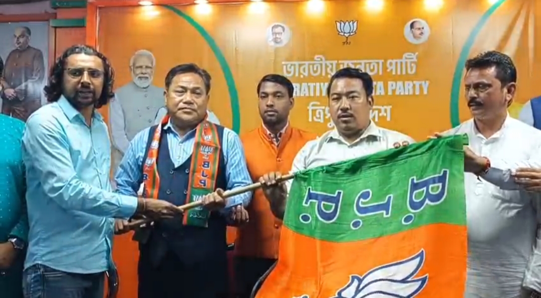 জিতেন্দ্র ঘনিষ্ঠ নেতা যোগেন্দ্র ত্রিপুরার বিজেপিতে যোগদান