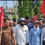 খেলনা পুতুল নিয়ে সিপিআই(এম)-এর অভিনব বিক্ষোভ, বিশালগড়ে এসডিপিও অফিসের সামনে প্রতিবাদ