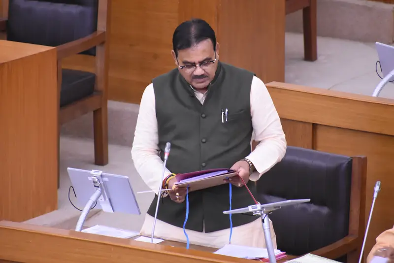 নতুন চাকরি সৃষ্টির বদলে পুনঃনিয়োগে জোর, বিধানসভায় তথ্য