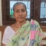 পথ হারিয়ে রেললাইনে দাঁড়িয়ে বৃদ্ধা, লোকোপাইলটের তৎপরতায় অল্পেতে রক্ষা