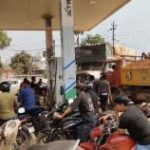 সোনামুড়ায় পেট্রোল কালোবাজারির অভিযোগ, আতঙ্কে ভিড় পাম্পে