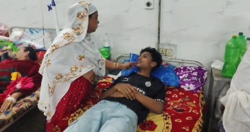 শালিসি বৈঠকে ডেকে নিয়ে নবম শ্রেণির ছাত্রসহ মা ও ভাইকে মারধর, হাসপাতালে ভর্তি ছাত্র
