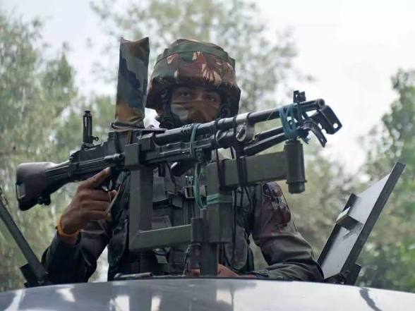 ‘মাইলস্টোন’ দিন: সেনার হাতে ‘প্রহার’ লাইট মেশিনগানের প্রথম ব্যাচ তুলে দিল আদানি ডিফেন্স