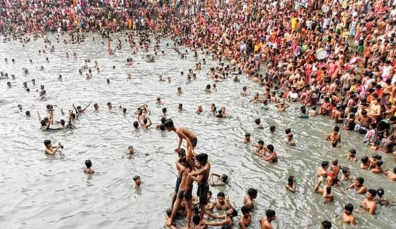 লাউগাংয়ে ঐতিহ্যবাহী বারুণী মেলা, হাজারো মানুষের ঢল