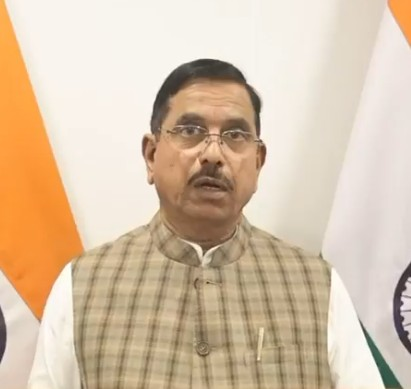 ‘পরিচ্ছন্ন শক্তির পথে উল্টো রথ’: কর্ণাটকের ইভ নীতির তীব্র সমালোচনা করলেন প্রহ্লাদ জোশী