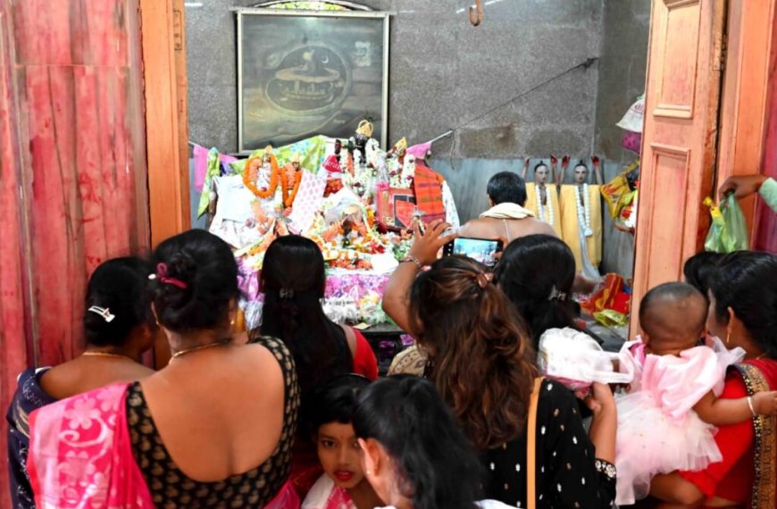 অক্ষয় তৃতীয়ায় লক্ষ্মীনারায়ণ মন্দিরে ভক্তদের ঢল