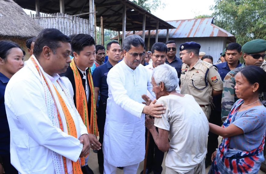 বন্যহাতির আক্রমণে নিহত মনিমালা দেববর্মার বাড়িতে গেলেন মুখ্যমন্ত্রী