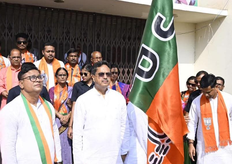 বিজেপির ৪৭তম প্রতিষ্ঠা দিবসে উত্তর ত্রিপুরা জেলা কার্যালয়ে পতাকা উত্তোলন