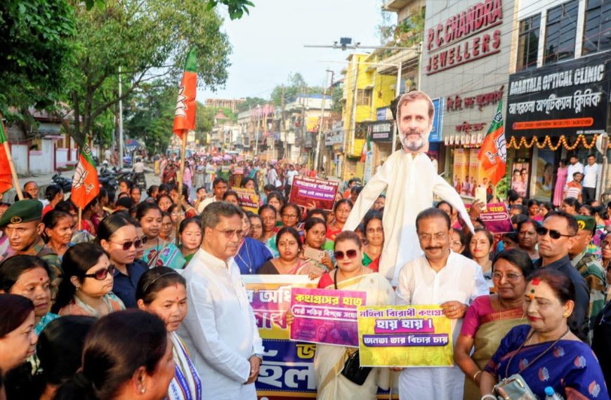 আগরতলায় বিজেপির বিক্ষোভ মিছিল, মুখ্যমন্ত্রীর উপস্থিতিতে রাহুল গান্ধীর কুশপুত্তলিকা দাহ