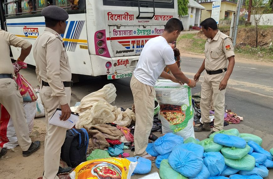 গর্জিতে বাসে গাঁজা পাচারের চেষ্টা ব্যর্থ, দুই মহিলা সহ একাধিক আটক