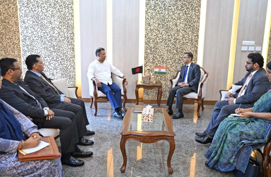 বাংলাদেশের প্রধানমন্ত্রীর সাথে ঢাকাস্থিত ভারতীয় হাইকমিশনারের সৌজন্য সাক্ষাৎ, দ্বিপাক্ষিক সহযোগিতা জোরদারে গুরুত্ব