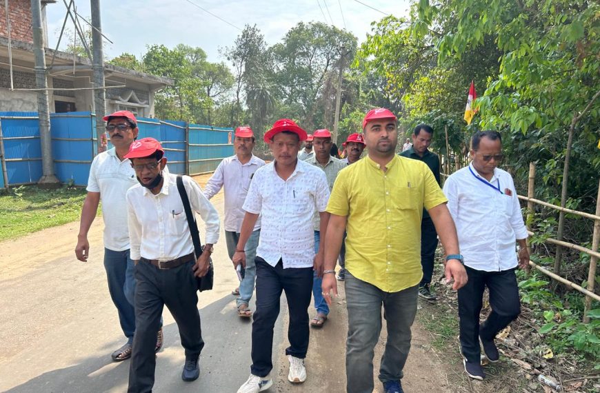 সরব প্রচারের শেষ দিনে বামফ্রন্ট প্রার্থীর সমর্থনে বামুটিয়ায় বাড়ি-বাড়ি প্রচার