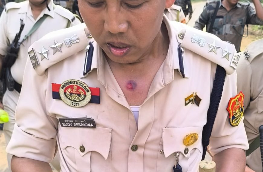 টাকারজলায় সংঘর্ষ, বিজেপি প্রার্থীর বাড়িতে হামলা, আহত এসপি সহ একাধিক পুলিশ