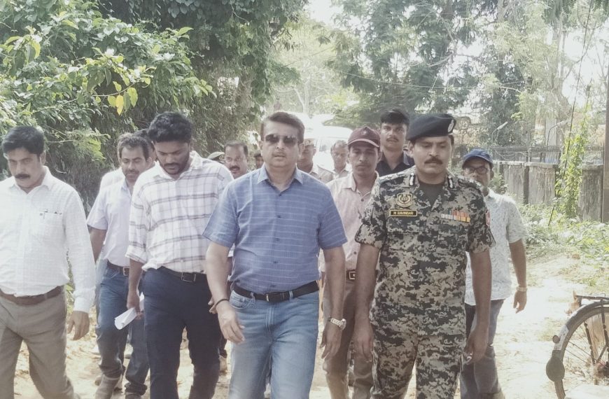 বিলোনিয়ায় মুহুরী নদীর বাঁধ পরিদর্শনে পূর্ত সচিব, বর্ষার আগেই কাজ শেষের নির্দেশ