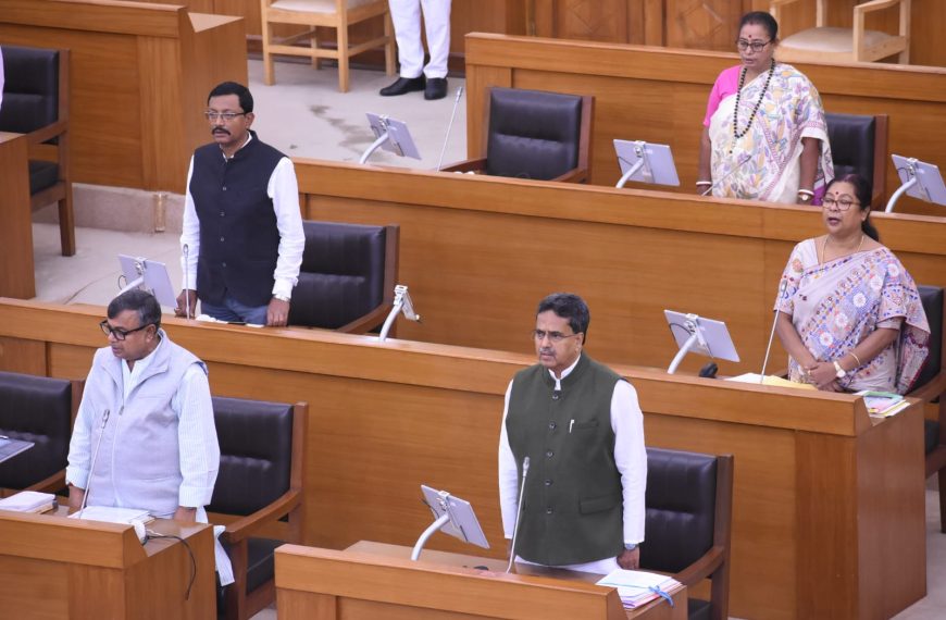 ত্রিপুরা বিধানসভায় সুর সম্রাজ্ঞী আশা ভোঁসলে এবং প্রাক্তন মন্ত্রী কার্তিক কন্যা দেববর্মার প্রয়াণে স্মৃতিচারণ