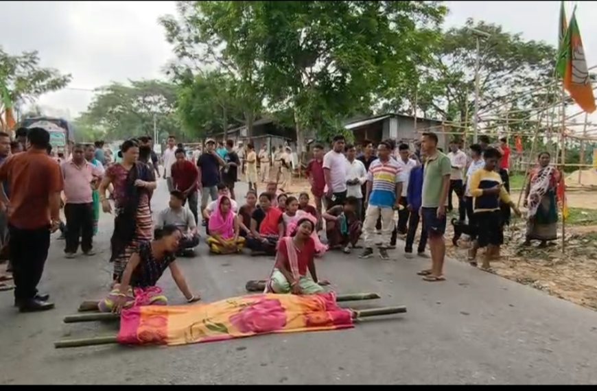 বন্য হাতির তাণ্ডবে বৃদ্ধার মৃত্যু, উত্তাল মুঙ্গিয়াকামী, অবরোধ, ভাঙচুর বনদপ্তরের অফিস ও সাংবাদিক নিগ্রহে চরম উত্তেজনা