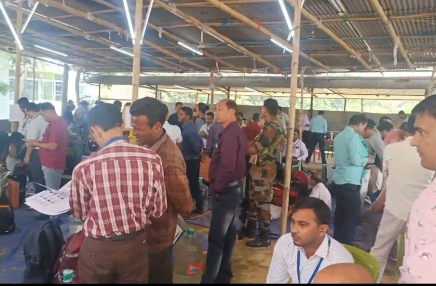 এডিসি নির্বাচন: ইভিএম নিয়ে গন্তব্যে রওনা ভোটকর্মীরা, কড়া নিরাপত্তা ব্যবস্থা