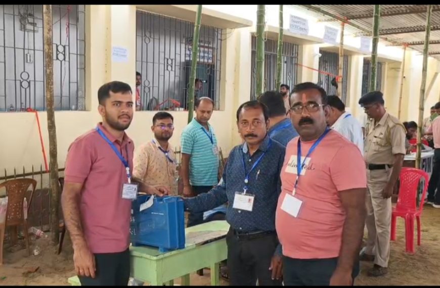 রাত পোহালেই এডিসি নির্বাচন, ইভিএম নিয়ে রওনা ভোটকর্মীরা