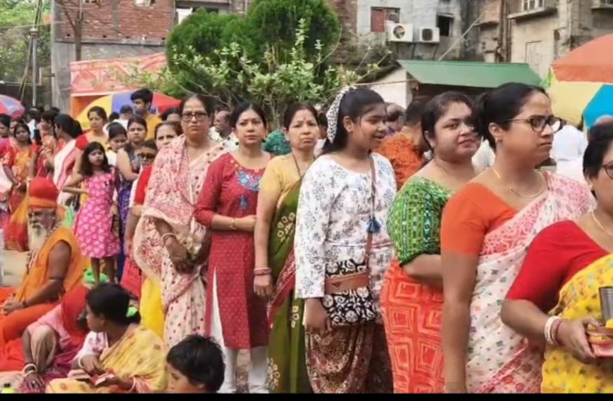 নববর্ষ উপলক্ষে লক্ষী নারায়ণ বাড়িতে দর্শনার্থীদের ভিড়