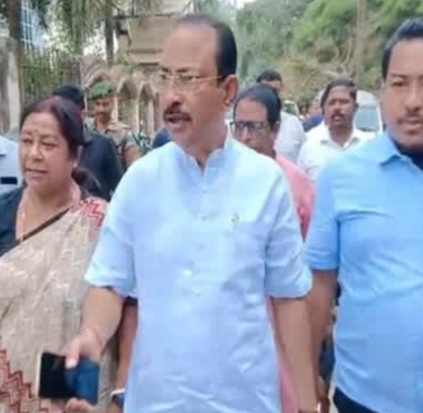 নির্বাচনোত্তর সন্ত্রাসে বাড়িছাড়া কর্মীদের সঙ্গে সাক্ষাৎ, বিক্ষোভের মুখে&hellip;