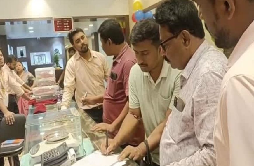 গ্রাহকের অভিযোগে বসুন্ধরা জুয়েলার্সে হানা, মিলল অনিয়ম