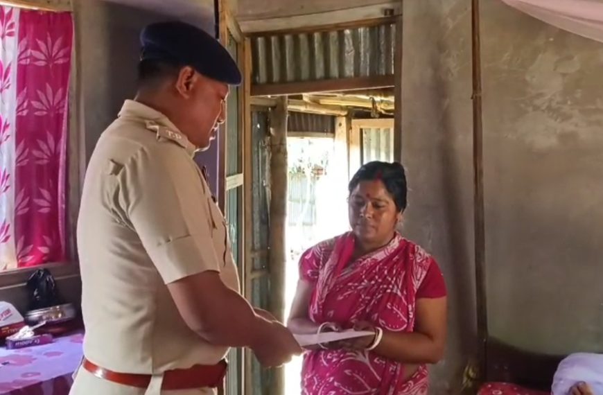 দরিদ্র কলেজছাত্রীর পাশে বিশ্রামগঞ্জ থানার ওসি, খাদ্যসামগ্রী ও যাতায়াত খরচের দায়িত্ব নিলেন