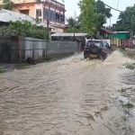 সামান্য বৃষ্টিতেই জলমগ্ন পূর্ব গান্ধীগ্রাম, চরম ভোগান্তিতে এলাকাবাসী