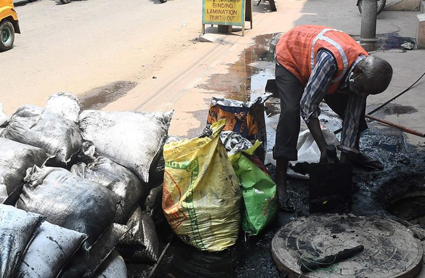 ড্রেন পরিষ্কারে ২০ দিনেও শেষ নেই আবর্জনা, সচেতনতার অভাবেই সমস্যা বাড়ছে