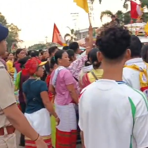 মুখ্যমন্ত্রীর সভার আগে বিশ্রামগঞ্জে উত্তেজনা, ‘গো-ব্যাক’ স্লোগানে সরগরম&hellip;