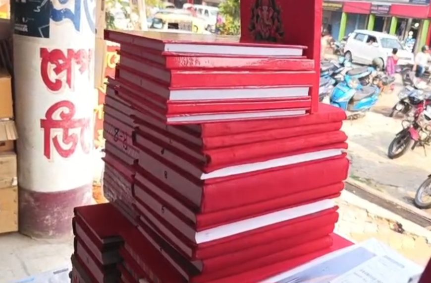 নববর্ষের আমেজে বাজারে হালখাতা ও ইলিশ, তবে কমেছে ঐতিহ্যবাহী খাতার চাহিদা