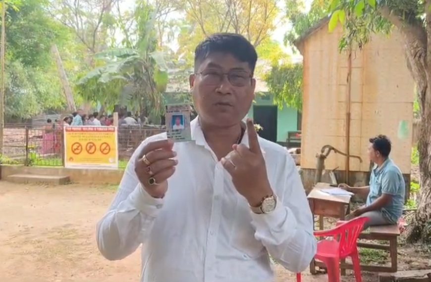 মহারানী–তেলিয়ামুড়া কেন্দ্রে ভোট দিলেন মন্ত্রী বিকাশ দেববর্মা, এজেন্টদের বাধা ও হুমকির অভিযোগ