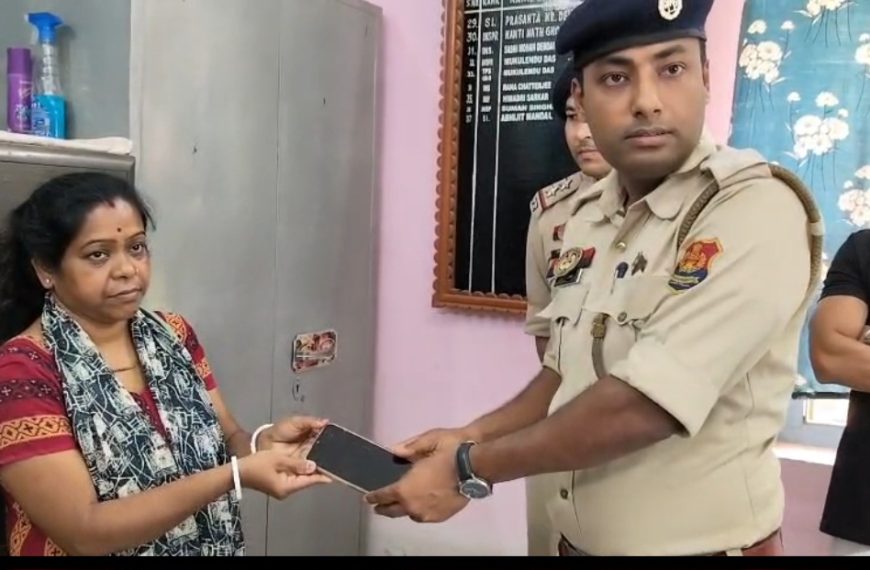 হারিয়ে যাওয়া ১৬টি মোবাইল উদ্ধার, প্রকৃত মালিকদের হাতে তুলে দিল এয়ারপোর্ট থানার পুলিশ