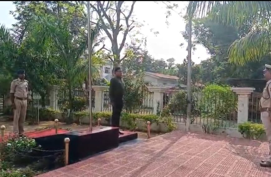 খোয়াইয়ে স্ট্রং রুম পরিদর্শনে আইজি , গণনা কেন্দ্রের নিরাপত্তা খতিয়ে দেখলেন