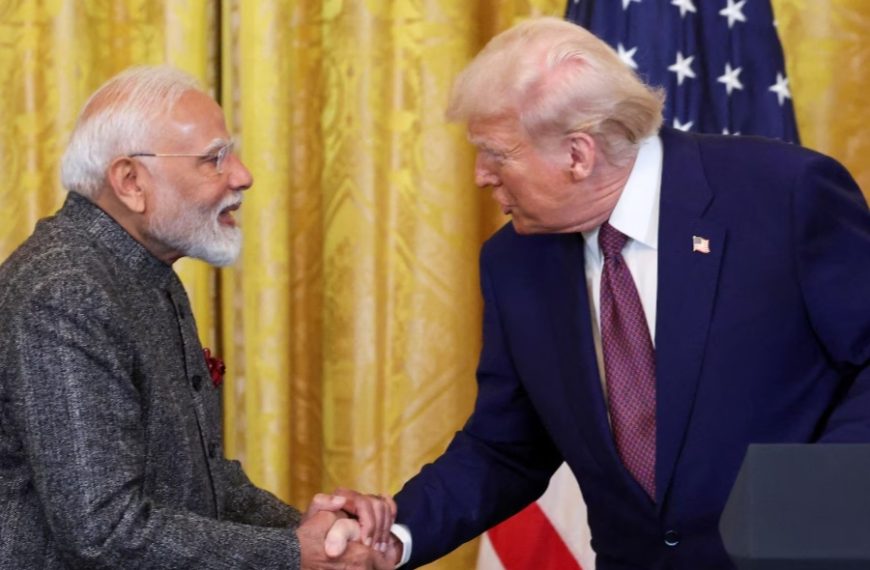 হরমুজ প্রণালী ‘খোলা ও সুরক্ষিত’ রাখার উপর জোর মোদির, ট্রাম্পের সঙ্গে ফোনালাপে আলোচনা পশ্চিম এশিয়ার পরিস্থিতি