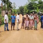 নিম্নমানের কাজের অভিযোগে লক্ষীছড়ার বাঁধের সংস্কার কাজ বন্ধ করলেন গ্রামবাসীরা, উত্তেজনা গোলধারপুরে