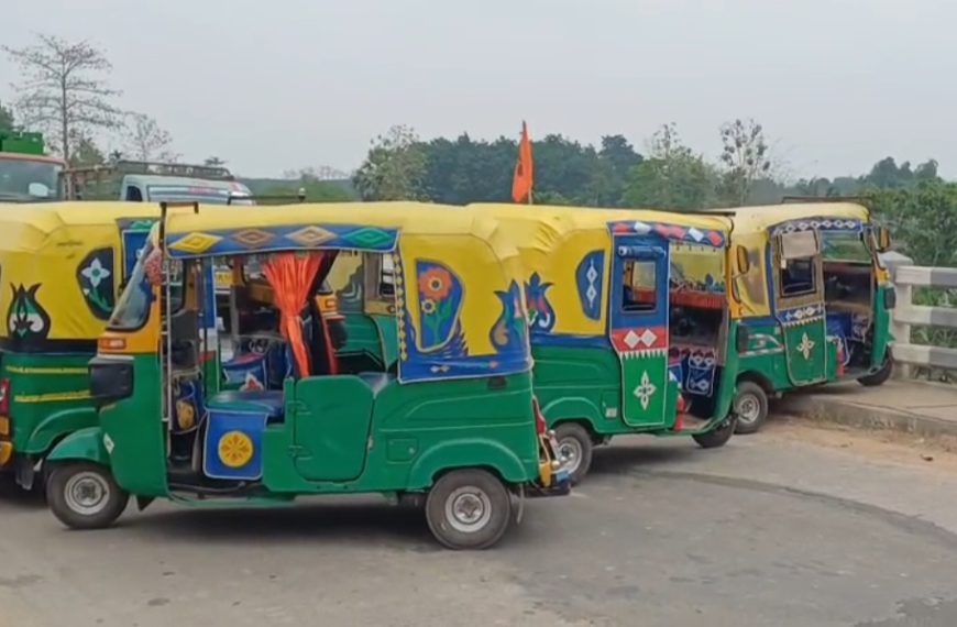 মেলাঘরে অটো শ্রমিকদের তিন ঘণ্টার পথ অবরোধ, ওসির হস্তক্ষেপে স্বাভাবিক যান চলাচল