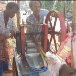 তীব্র দাবদাহে স্বস্তির ঠিকানা, মেলাঘরে কাজী মহাসিনের ভেজালহীন আখের রস ও ডাবের কদর