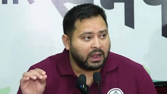 মহিলাদের ভুয়ো প্রতিশ্রুতি দিয়ে বিভ্রান্ত করেছে এনডিএ: তেজস্বী যাদবের অভিযোগ