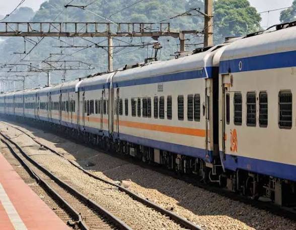 যাত্রীসুবিধা ও নিরাপত্তা বাড়াতে কোচ আধুনিকীকরণে জোর ভারতীয় রেলের: অশ্বিনী বৈষ্ণব