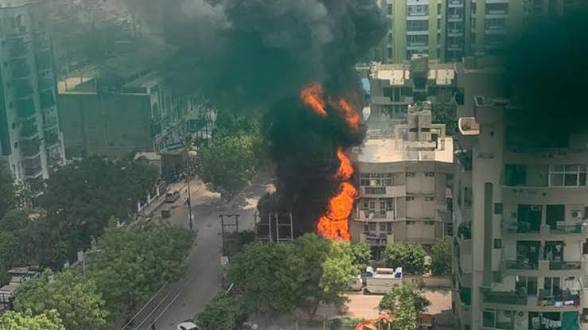 গাজিয়াবাদের ইন্দিরাপুরমে বহুতলে ভয়াবহ অগ্নিকাণ্ড, পুড়ে ছাই অন্তত ৮টি ফ্ল্যাট