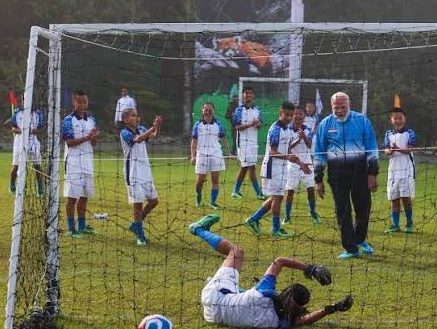 প্রধানমন্ত্রীর সঙ্গে ফুটবল খেলায় ‘অভূতপূর্ব অভিজ্ঞতা’: সিকিমের তরুণ ফুটবলারদের উচ্ছ্বাস