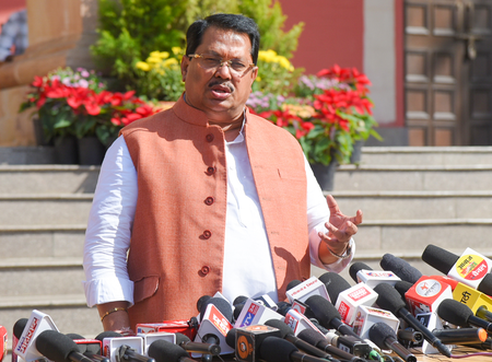 মোদির মিতব্যয়িতার বার্তা ঘিরে রাজনৈতিক তরজা, বিরোধীদের কটাক্ষে সরব মহারাষ্ট্র