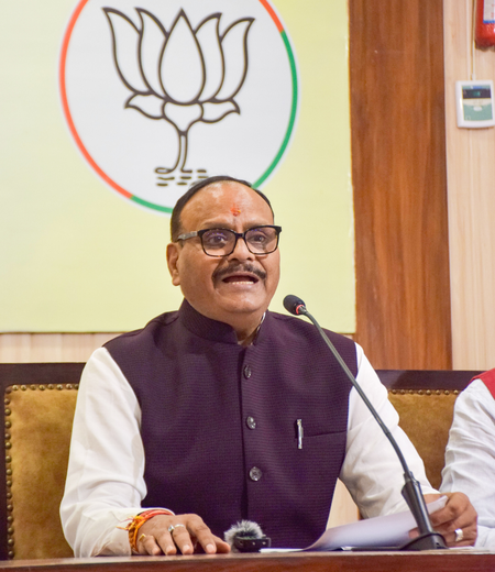 স্বাস্থ্য দফতরে দুর্নীতির বিরুদ্ধে কড়া পদক্ষেপ, পাঁচ চিকিৎসক বরখাস্ত উত্তর প্রদেশে