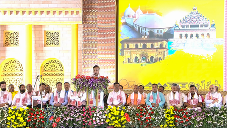দ্বিতীয়বারের জন্য অসমের মুখ্যমন্ত্রী হিসেবে শপথ নিলেন হিমন্ত বিশ্ব শর্মা