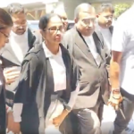 কলকাতা হাইকোর্টে আইনজীবীর পোশাকে মমতা বন্দ্যোপাধ্যায়, ভোট-পরবর্তী হিংসা মামলায় সওয়াল