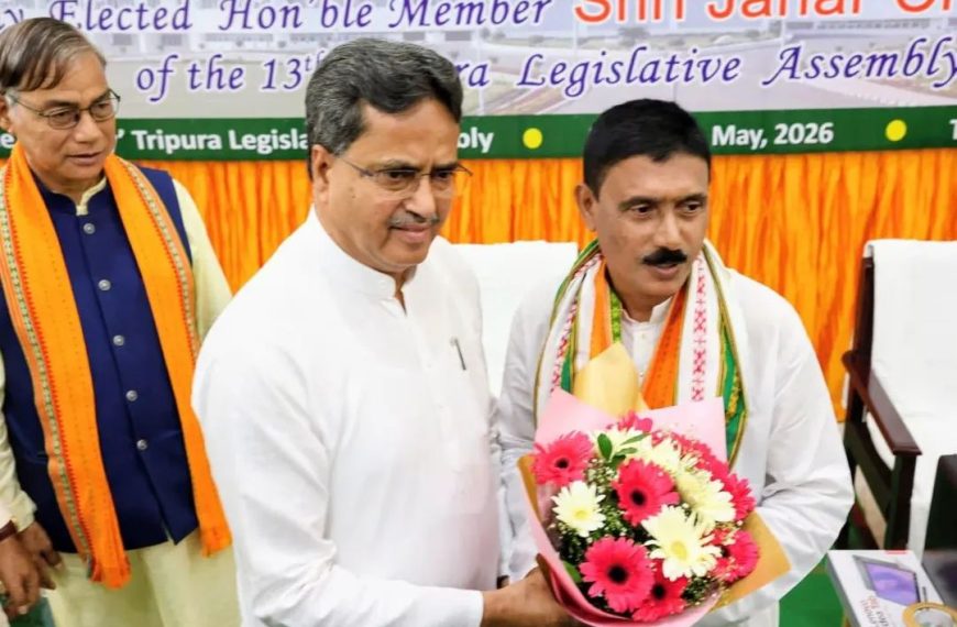 বিধায়ক হিসেবে শপথ নিলেন জহর চক্রবর্তী, শুভেচ্ছা মুখ্যমন্ত্রীর