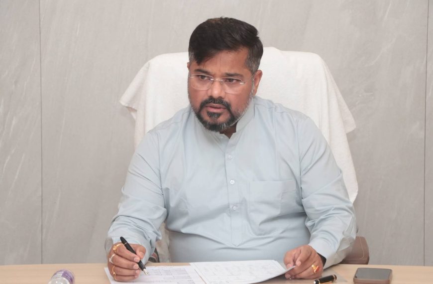 রাজ্যে পেট্রোল, ডিজেল সহ নিত্যপ্রয়োজনীয় পণ্যের পর্যাপ্ত মজুত রয়েছে: খাদ্যমন্ত্রী