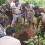 উত্তর ব্রজপুরে অদ্ভুত কাণ্ড, শৌচালয়ের গর্তে নেমে ধ্যানে যুবক