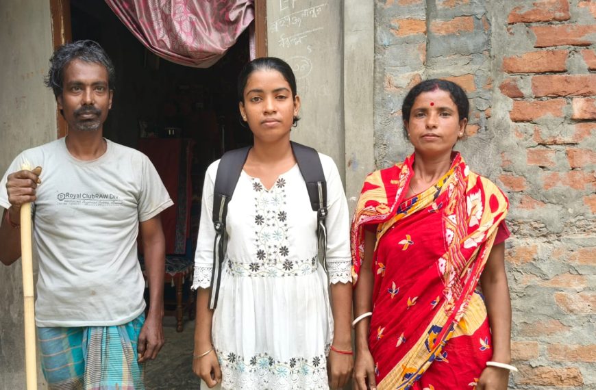 মা গৃহ পরিচারিকা, বাবা প্যারালাইজড, মেয়ে সোয়েতা সরকার উচ্চ মাধ্যমিকে ৯১.২ শতাংশ নম্বর নিয়ে উত্তীর্ণ