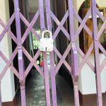 দুপুর গড়িয়েও তালাবন্ধ রাজাপুর পঞ্চায়েত অফিস, ক্ষোভে ফুঁসছেন সাধারণ মানুষ
